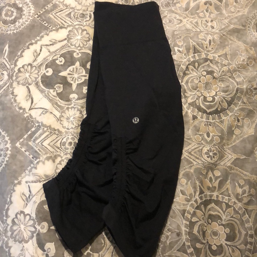 lululemon in the flow crops